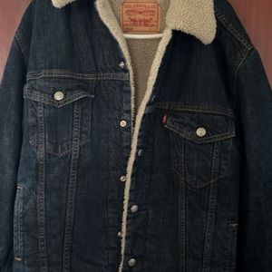 LEVI’S SHERPA TRUCKER JACKET